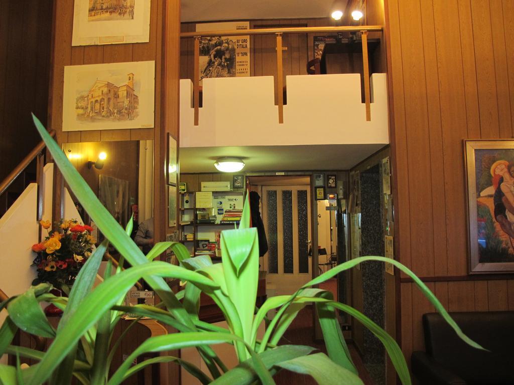 Albergo Cristallo Legnano Exterior photo